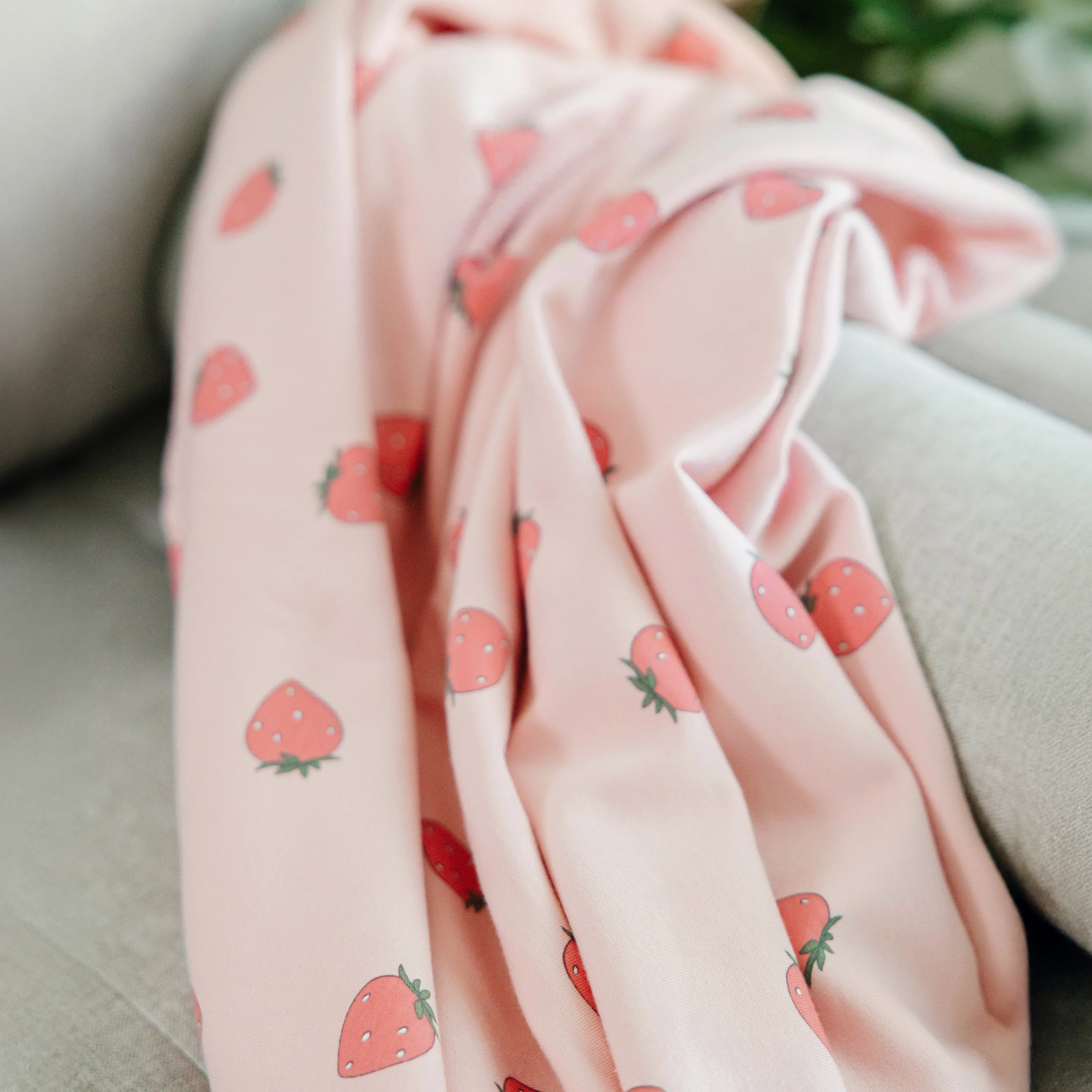 Toddler Blanket, 4 Season® Merino Wool & Organic Cotton Blanket, 52.5" x 40", Strawberry - Image 6